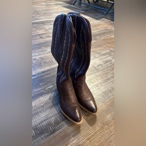 Dan Post Womens Boots. Size 8. Only worn once.